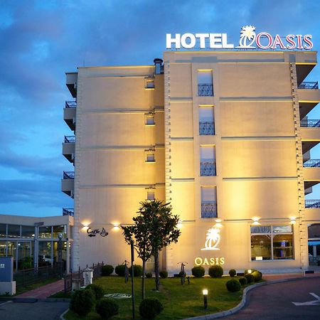Hotel Oasis ポドゴリツァ エクステリア 写真