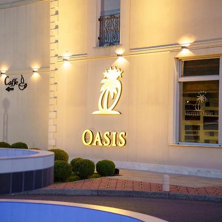 Hotel Oasis ポドゴリツァ エクステリア 写真