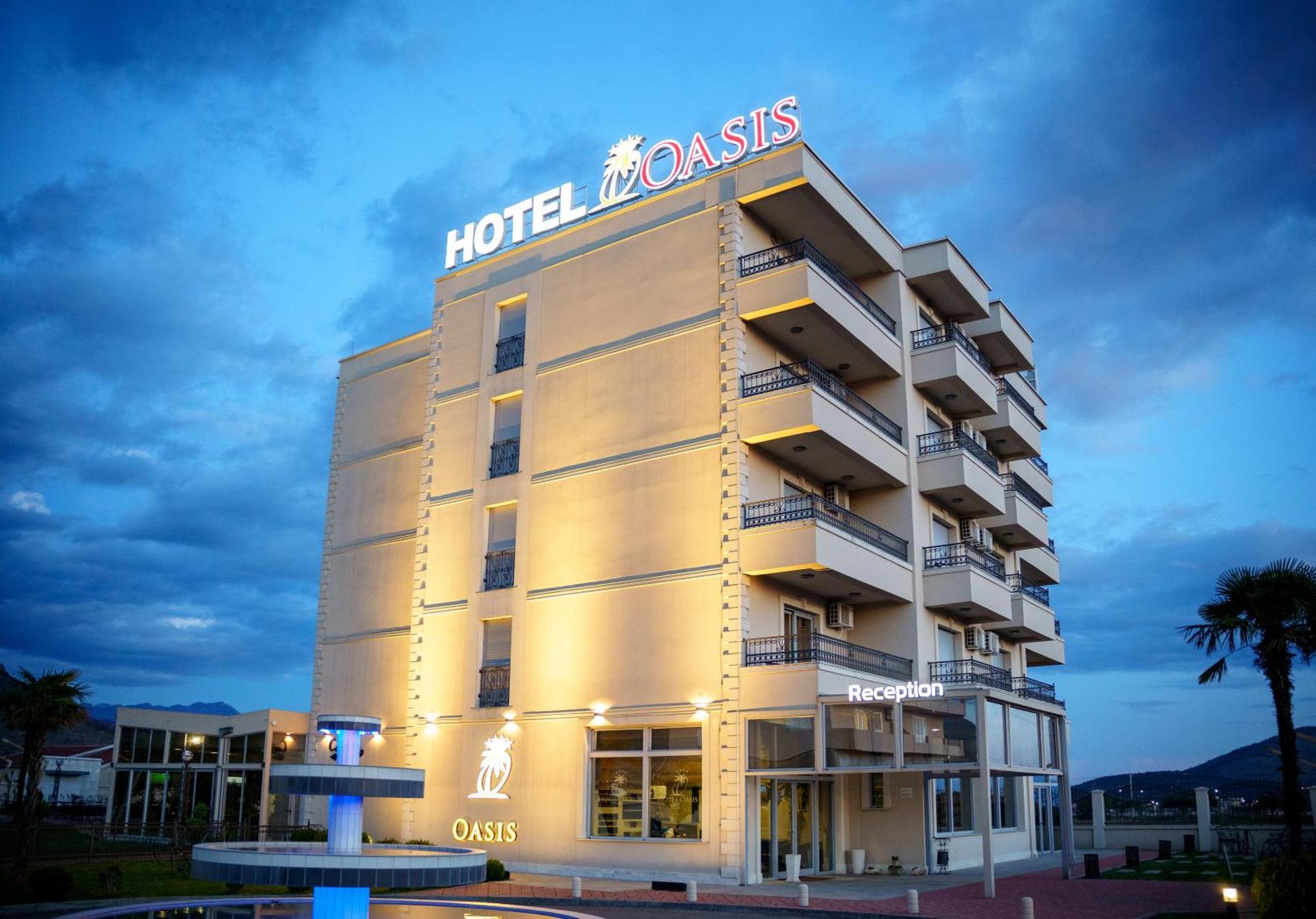Hotel Oasis ポドゴリツァ エクステリア 写真