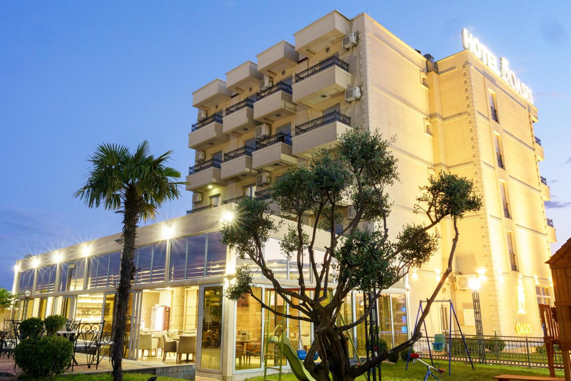 Hotel Oasis ポドゴリツァ エクステリア 写真