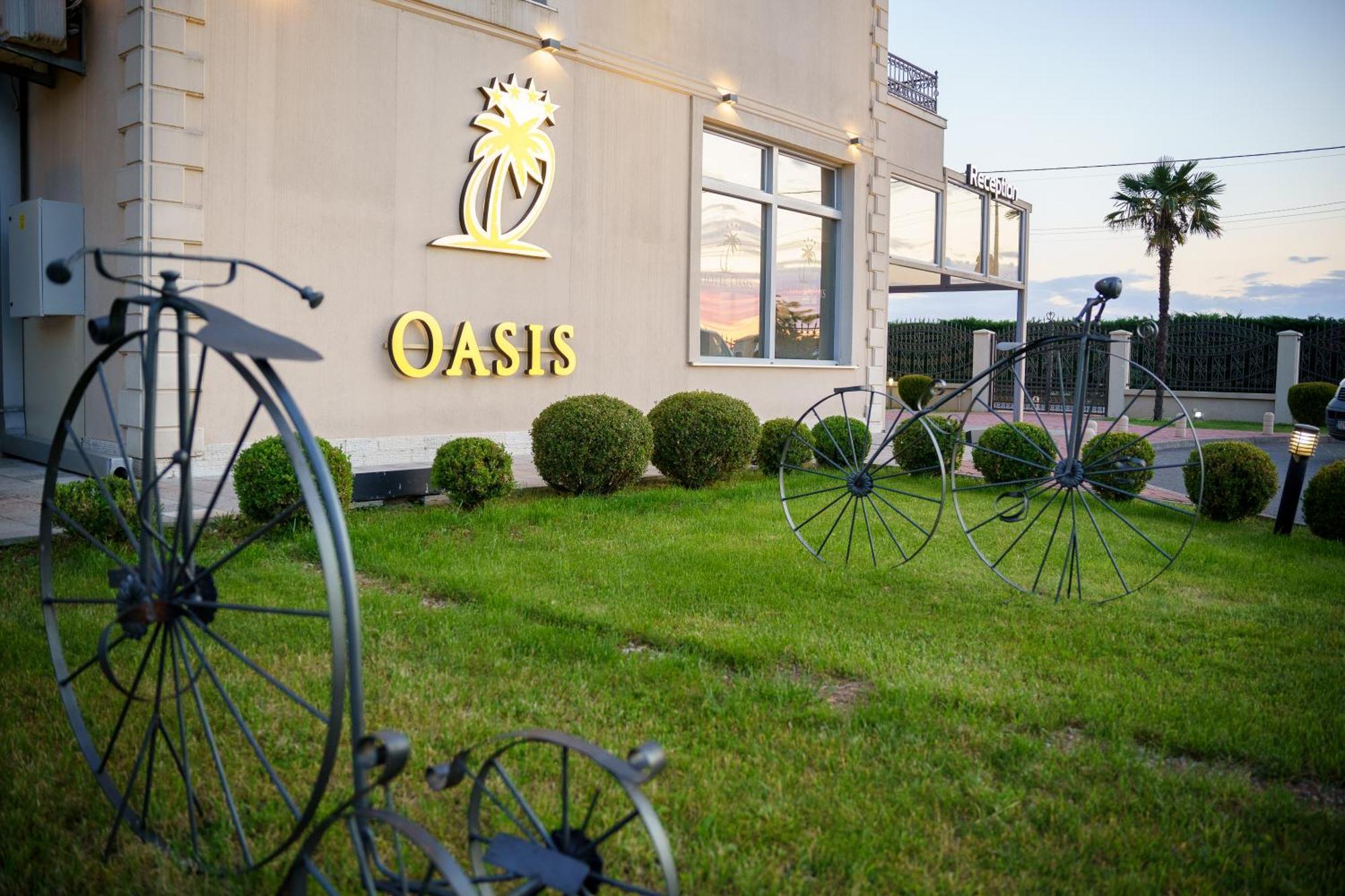Hotel Oasis ポドゴリツァ エクステリア 写真