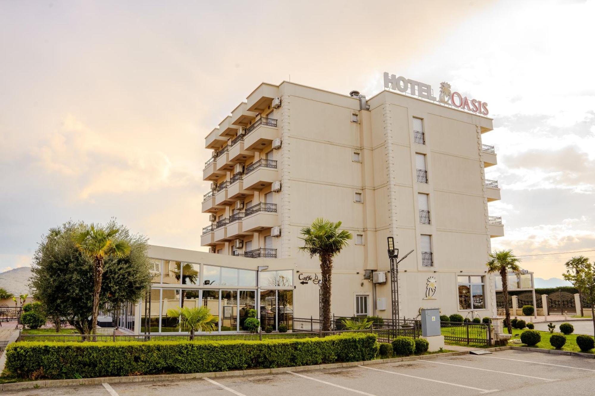 Hotel Oasis ポドゴリツァ エクステリア 写真