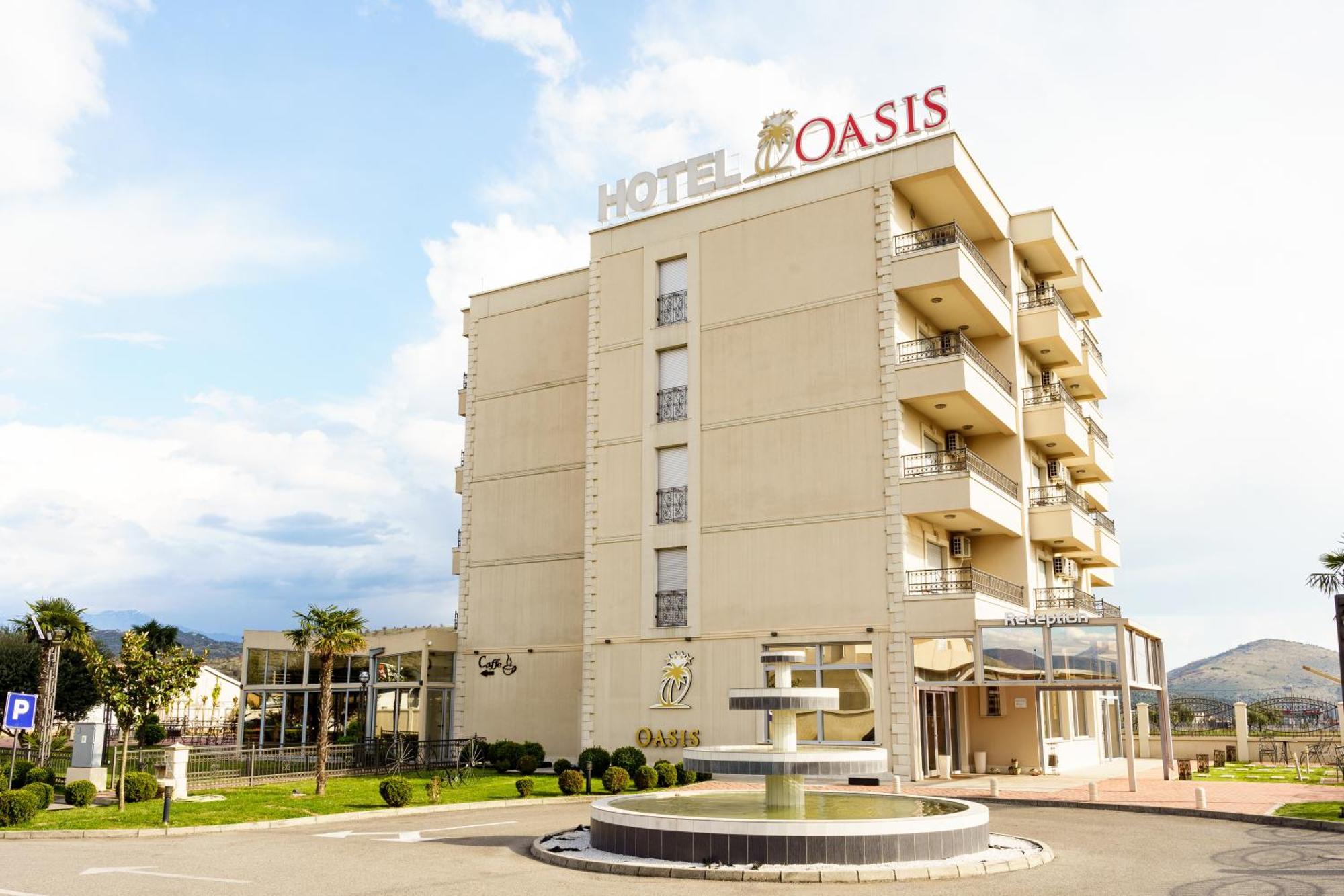 Hotel Oasis ポドゴリツァ エクステリア 写真