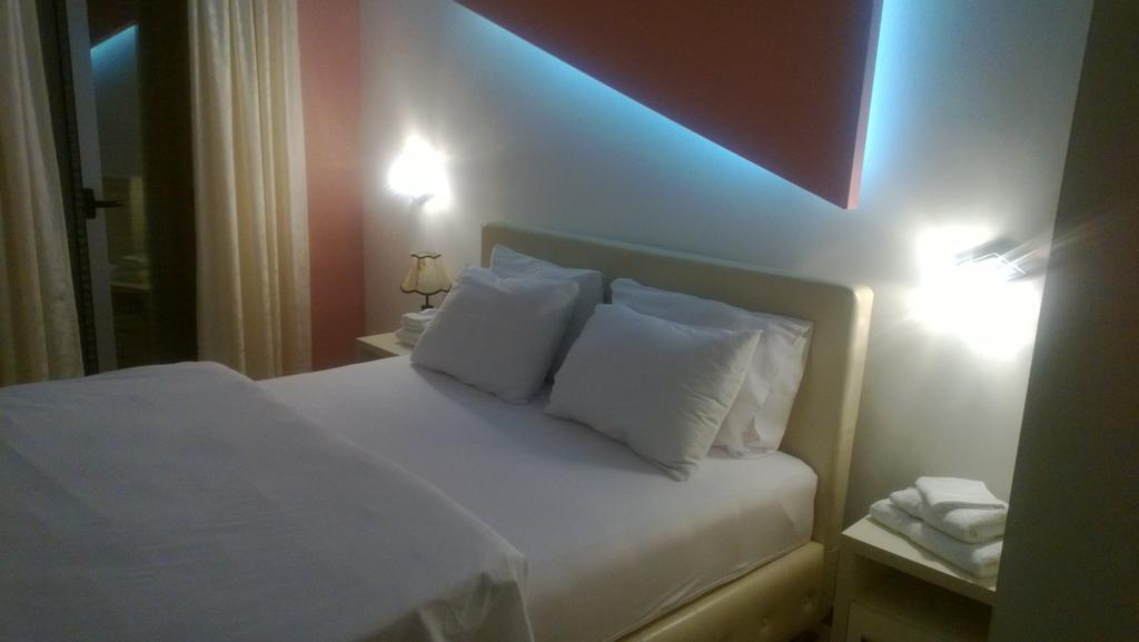 Hotel Oasis ポドゴリツァ 部屋 写真