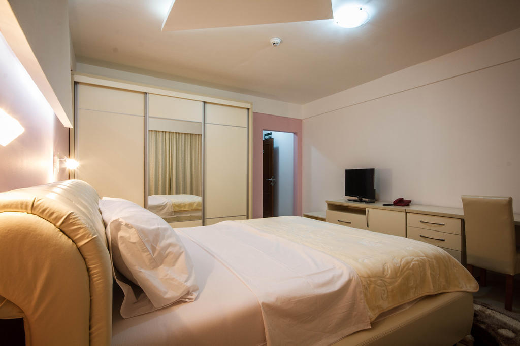 Hotel Oasis ポドゴリツァ 部屋 写真