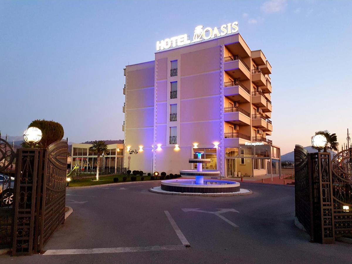 Hotel Oasis ポドゴリツァ エクステリア 写真